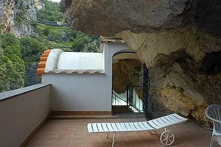 Sleeps 2 Pool Air Con * Ravello